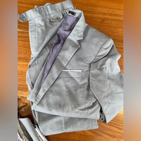 Men’s 3 piece suit NWT size Small, light gray, New in package. Wedding Prom - Picture 9 of 9